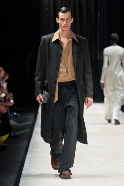 Look 10